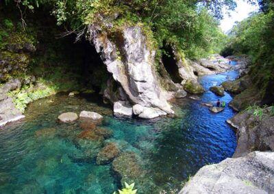 eau-turquoise-canyoning